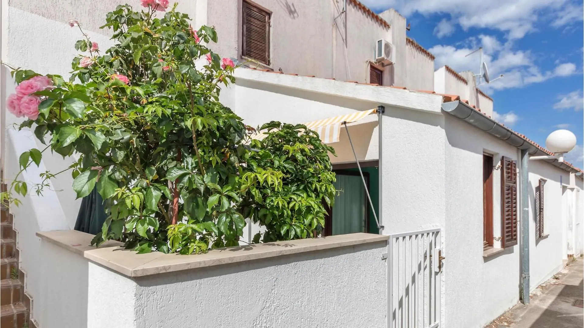 Amazing Apartment In Barbariga With Kitchen